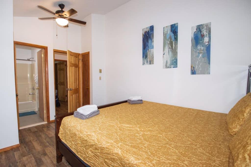 Entire 3 Bedroom Adventure Chalet, Near The Best Of The Poconos East Stroudsburg Exterior foto